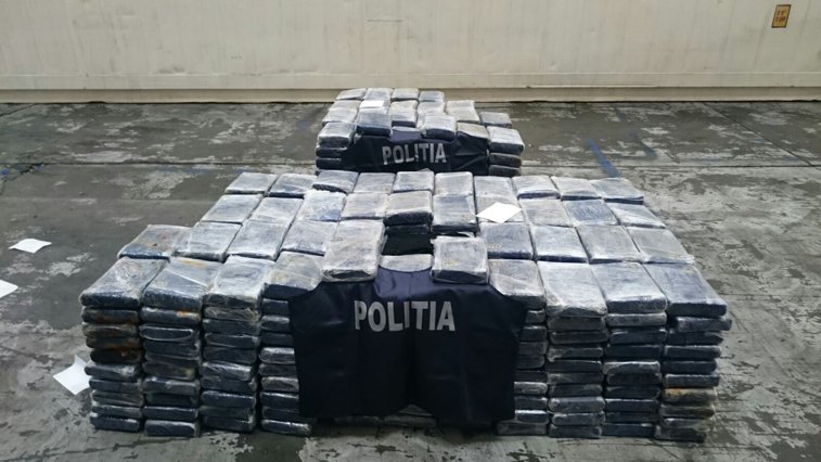 Imaginea articolului UPDATE Captură record: Peste 2,5 tone de cocaină, găsite de poliţiştii şi procurorii DIICOT, în Portul Constanţa - FOTO/ VIDEO