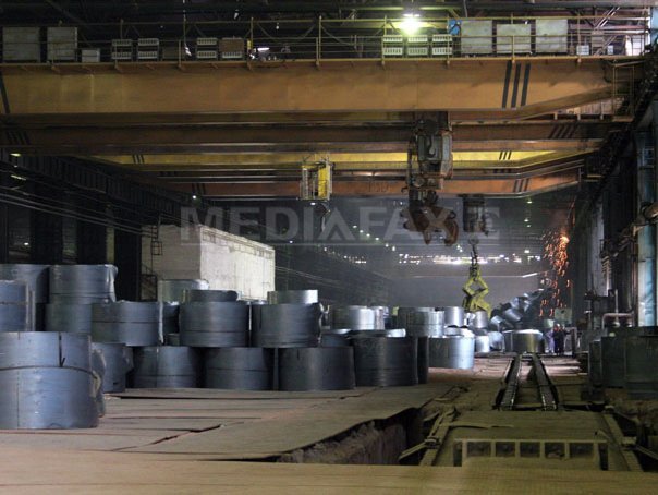 Imaginea articolului Protest spontan la ArcelorMittal Hunedoara. Aproape 200 de salariaţi cer salarii mai mari