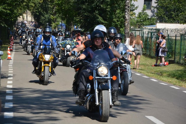Imaginea articolului ”Pelerin în Bucovina”, lansat cu un pelerinaj al motocicliştilor de la Cetatea de Scaun la Putna - FOTO, VIDEO