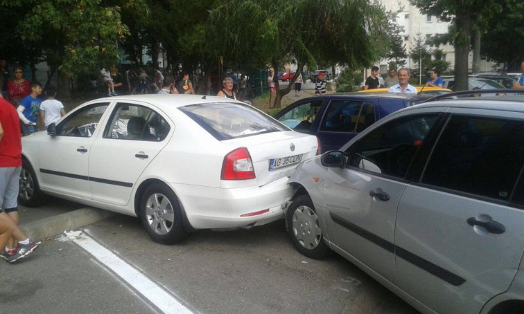 Imaginea articolului Un agent de la Poliţia Locală Piteşti, cercetat după ce, băut fiind, a avariat o maşină - FOTO