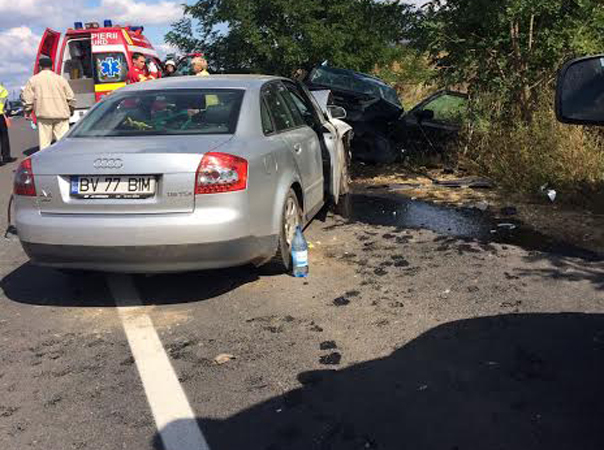 Imaginea articolului O persoană a murit şi alte cinci au fost rănite după ce două maşini s-au ciocnit în judeţul Braşov - FOTO
