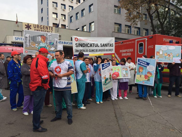 Imaginea articolului Zeci de mii de angajaţi din sistemul sanitar sunt în grevă de avertisment în toată ţara. În Bucureşti, sindicaliştii se află în faţa Spitalului Floreasca - FOTO/VIDEO