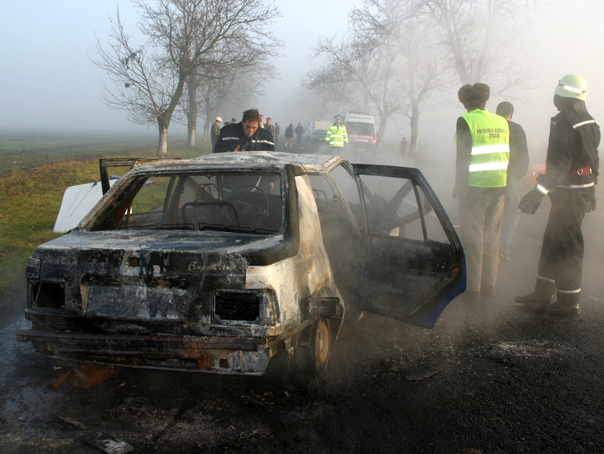 Imaginea articolului Maşină incendiată la Vatra Dornei. Poliţia a deschis o anchetă