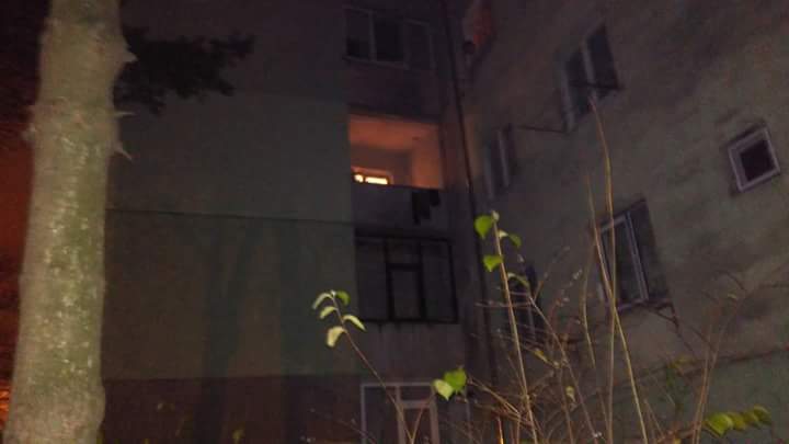 Imaginea articolului Explozie într-un apartament din Piteşti. O persoană a ajuns la spital cu arsuri pe faţă şi mâini - FOTO