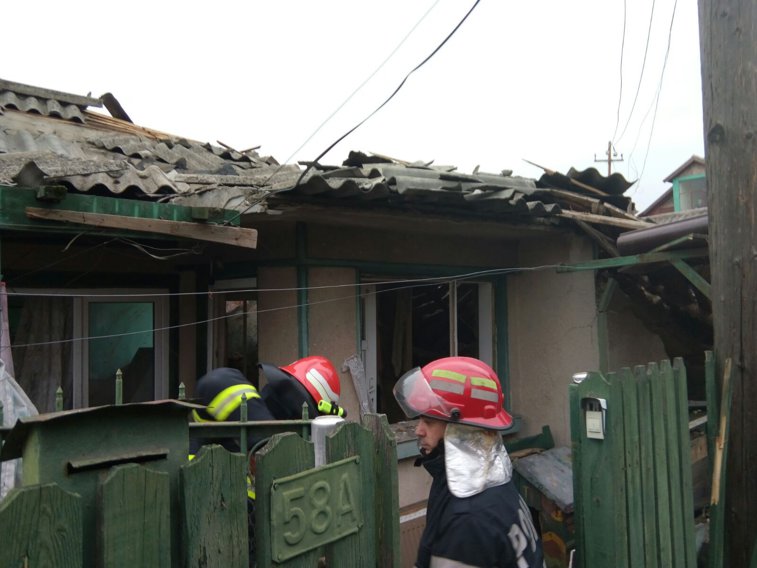 Imaginea articolului FOTO O femeie de 78 de ani din Constanţa a fost rănită după explozia unei butelii care i-a distrus casa