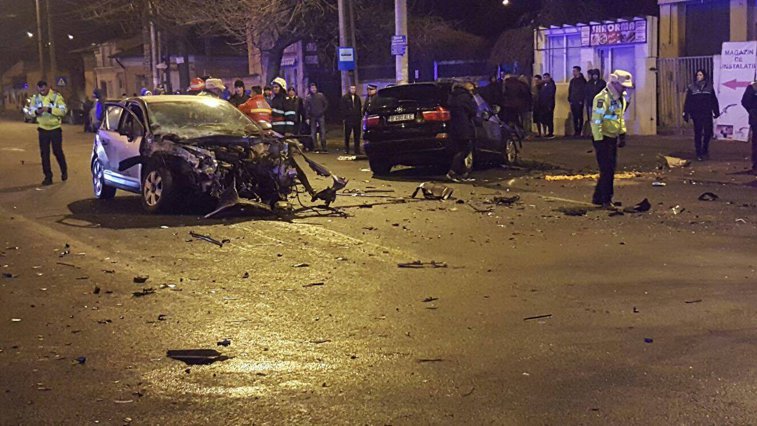 Imaginea articolului Doi răniţi într-un accident în care au fost implicate trei maşini, în zona Pieţei Ferentari 