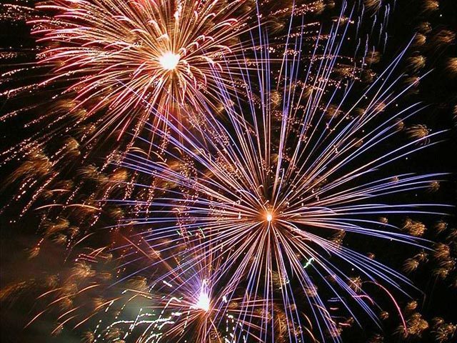 Imaginea articolului Revelion în ţară: Petreceri în stradă, căsătorii de Revelion şi spectacole de artificii în noaptea dintre ani