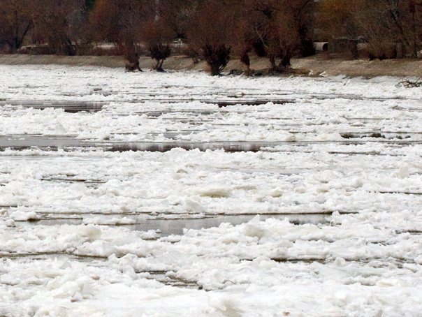Imaginea articolului Autorităţile sucevene cer sprijin MAI pentru detonarea zăporului de pe râul Bistriţa 