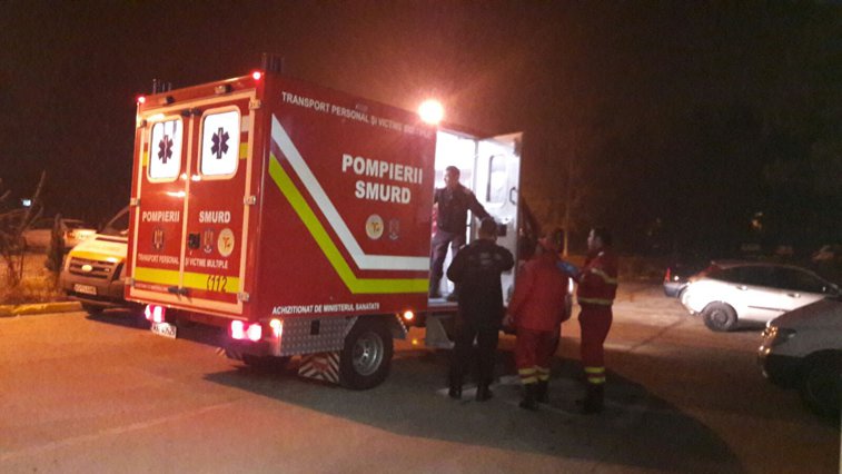 Imaginea articolului GALERIE FOTO Accident grav între Piteşti şi Slatina: Cel puţin 11 răniţi după ce o maşină a intrat într-un microbuz