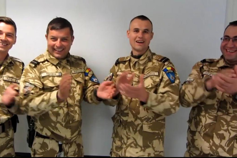 Imaginea articolului VIDEO Militarii români din Afganistan s-au FILMAT în timp ce le transmiteau iubitelor din ţară "Cele două cuvinte" - De Dragobete