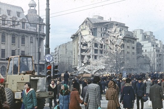 Imaginea articolului 40 de ani de la MARELE cutremur din 1977. Panica şi disperarea, întipărite în memoria supravieţuitorilor: "Părea că nu se mai termină. Oamenii urlau îngroziţi"
