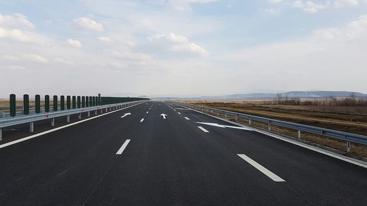 Imaginea articolului Nouă şoferi care conduceau cu viteze peste limita legală, prinşi pe autostradă, unul dintre aceştia avea 213 km/h