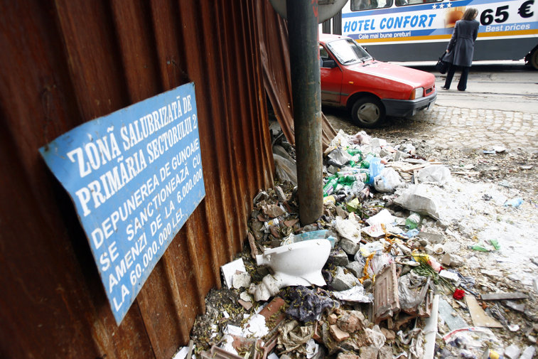Imaginea articolului Primăria a decretat stare de ALERTĂ în Sectorul 4 din cauza necolectării gunoiului/ Primarul Daniel Băluţă: Am dat în judecată REBU pentru înşelăciune