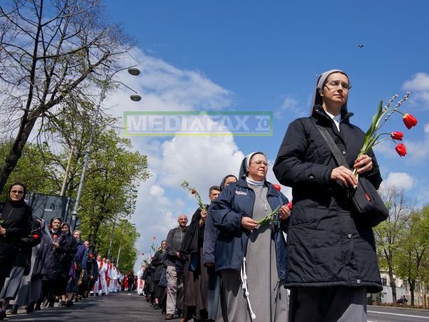 Imaginea articolului Mii de oameni participă la procesiunea ortodoxă de Florii din Capitală