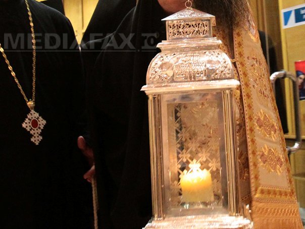 Imaginea articolului Sfânta Lumină de la Ierusalim va fi adusă sâmbătă seară în România