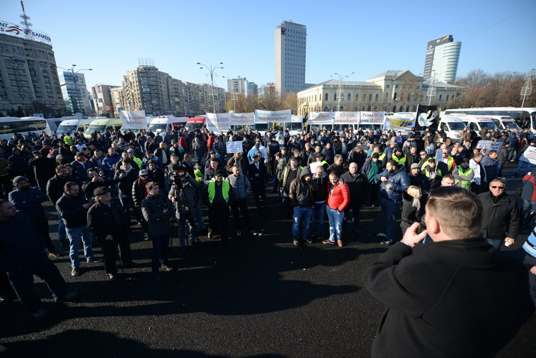 Imaginea articolului Sindicatele anunţă că 120.000 angajaţi din primării şi direcţii de taxe locale vor protesta miercuri/ Lia Olguţa Vasilescu, ministrul Muncii: "Mai multă consecvenţă din partea lor ar fi de preferat"