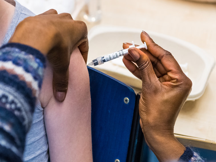 Imaginea articolului Ministrul Sănătăţii, după ce încă un copil a murit de rujeolă: Vaccinarea e singurul mod de prevenire a bolii/ 310 de cazuri noi de rujeolă, confirmate în ultima săptămână. UPDATE: Dezbaterea, monopolizată de cei care sunt împotriva imunizării