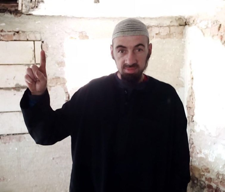 Imaginea articolului Cazul bărbatului de 39 de ani din Argeş acuzat că spiona pentru ISIS. Ce spun cunoscuţii despre el: E un musulman pârât, vai de mama lui; dacă îi pui bomba în mână nu o ţine
