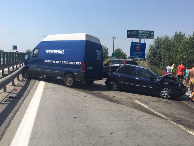 Imaginea articolului FOTO | Trafic BLOCAT din nou pe Autostrada Soarelui după un accident. Este al doilea din ultimele ore/ Circulaţia la intrarea în Bucureşti, în continuare, îngreunată