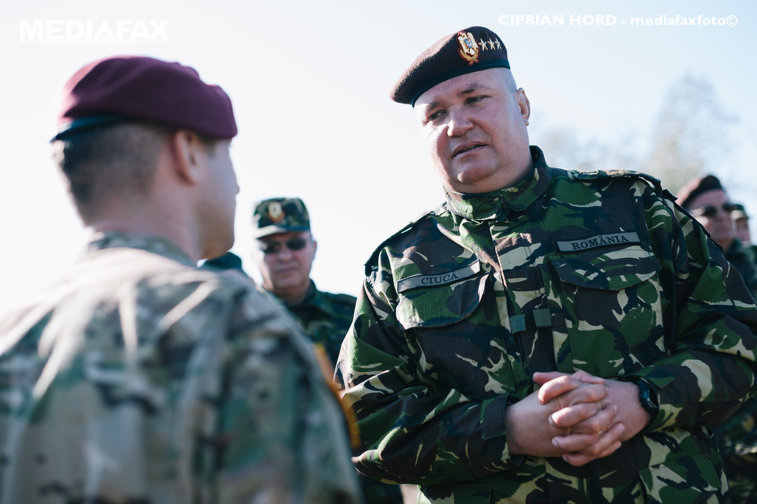 Imaginea articolului Generalul Ciucă, şeful Armatei: Funcţia mă obligă să caut soluţii la inechităţile din pensiile militare. Nu am profilul omului care "rămâne în cort"