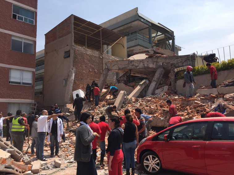 Imaginea articolului MAE: Nu sunt informaţii că printre victimele cutremurului din Mexic s-ar afla şi cetăţeni români / Numerele de telefon la care poate fi solicitată asistenţa consulară