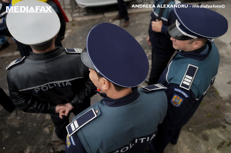 Imaginea articolului FOTO | Un poliţist din Dolj a fost lovit cu capul în faţă de un şofer beat/ Tânărul jefuise o sală de jocuri din Balş