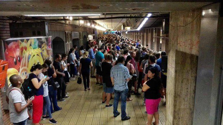 Imaginea articolului Un mort la metrou, găsit în tunelul din apropierea staţiei Universitate. UPDATE: Circulaţia trenurilor a fost reluată pe ambele fire între Piaţa Romană şi Universitate