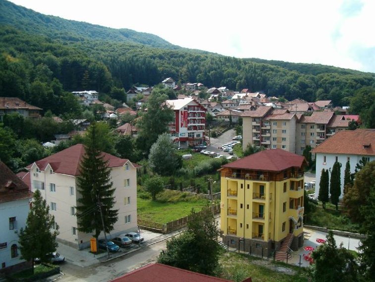 Imaginea articolului INCENDIU la un hotel din staţiunea Băile Olăneşti: 200 de persoane evacuate 