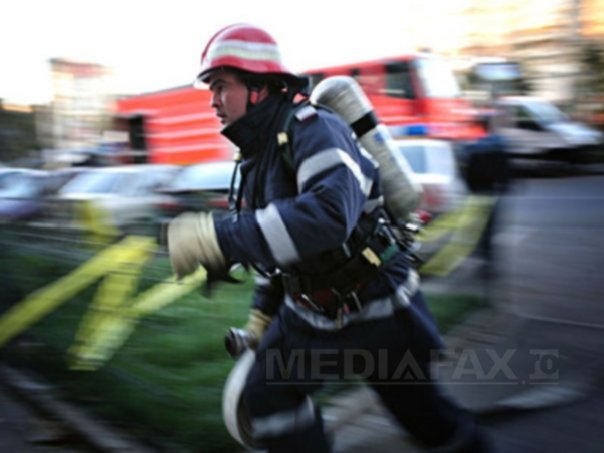Imaginea articolului Slatina: 10 tone de furaje cuprinse de un incendiu, mirosul urât emanat de foc cuprinzând oraşul