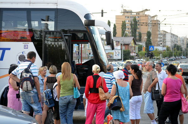 Imaginea articolului Sute de persoane vor da în judecată Omnia Turism şi Ministerul Turismului