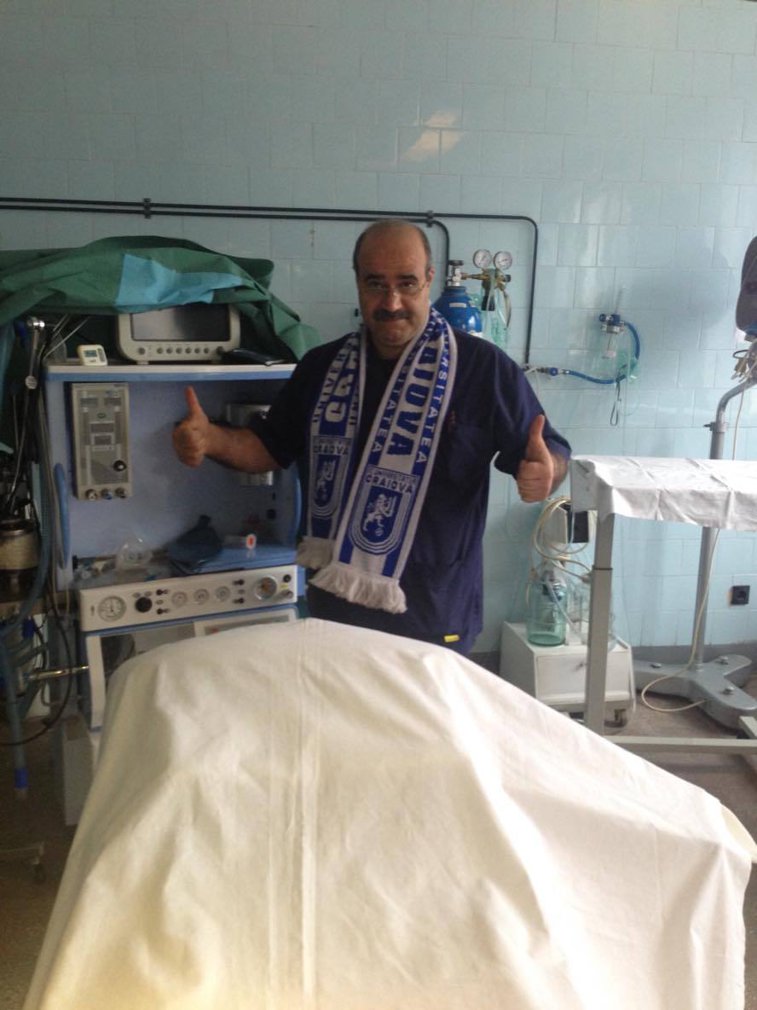 Imaginea articolului Povestea ortopedului iranian, manager de spital în Dolj, care operează pe imnul Universităţii Craiova: Mi-a plăcut foarte mult cum am fost primit de olteni şi imediat mi-am făcut prieteni | FOTO