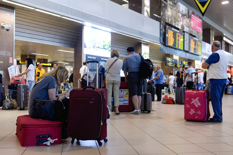 Imaginea articolului Peste 170 de pasageri ai cursei Wizz Air de Londra, blocaţi pe Aeroportul Craiova, deşi pista este operaţională