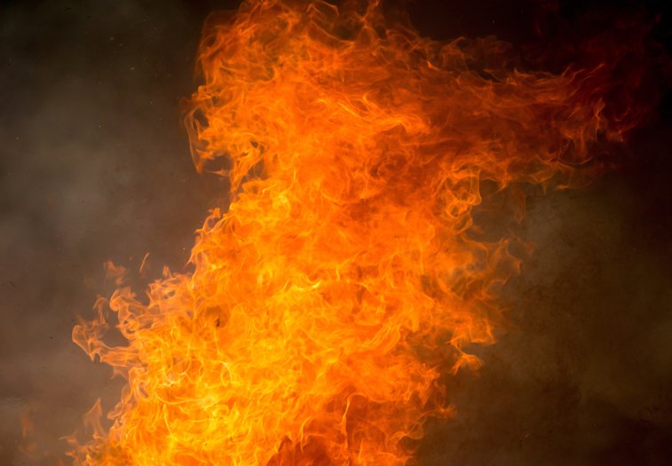 Imaginea articolului Vâlcea: A reizbucnit incendiul de la groapa de gunoi din Măldăreşti