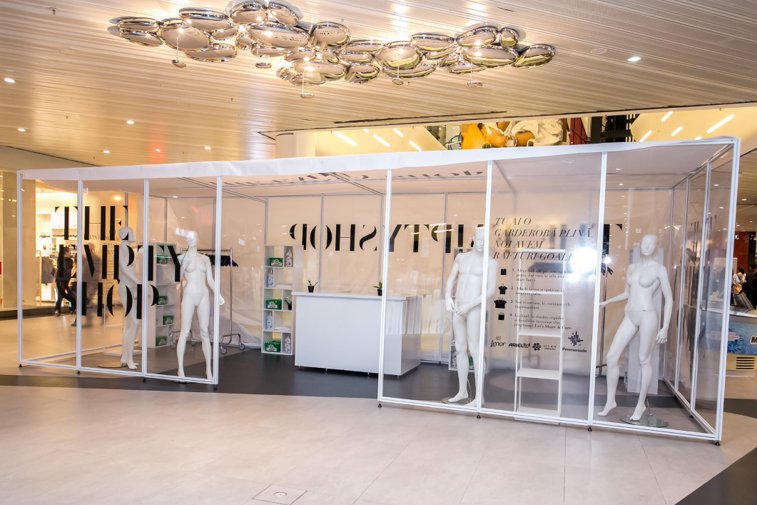 Imaginea articolului Primul magazin complet GOL, deschis în Bucureşti. „The Empty Shop", conceptul umanitar prin care poţi umple rafturile, în loc să le goleşti