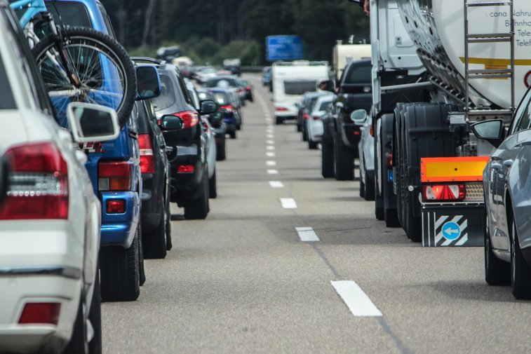 Imaginea articolului Aglomeraţie la vama Nădlac II: Şoferii de camioane aşteaptă aproape cinci ore pentru control