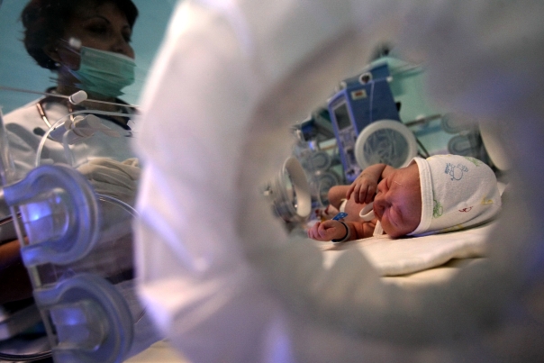 Imaginea articolului Un incubator şi două monitoare de 34.400 euro, donate Spitalului de copii "Grigore Alexandrescu"