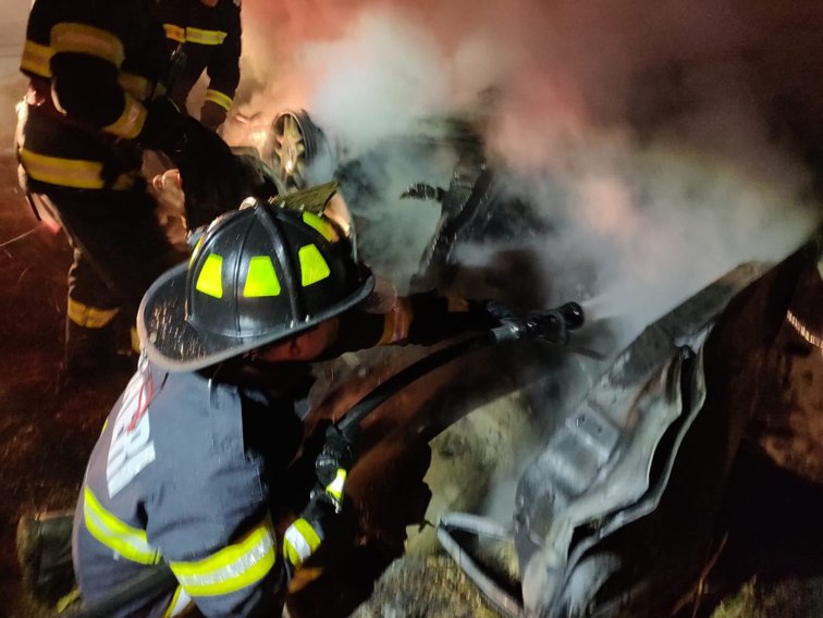 Imaginea articolului Accident grav în judeţul Arad: Două persoane au murit după ce maşina în care se aflau s-a răsturnat şi a luat foc 