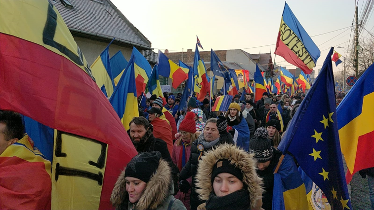 Imaginea articolului 10.000 de români care vor unirea cu Basarabia au participat la un MARŞ la Alba Iulia