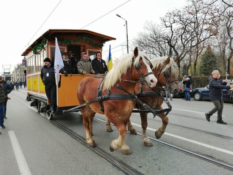 Imaginea articolului Paradă cu tramvaie de epocă, la Timişoara. Mesajul premierului, huiduit | GALERIE FOTO