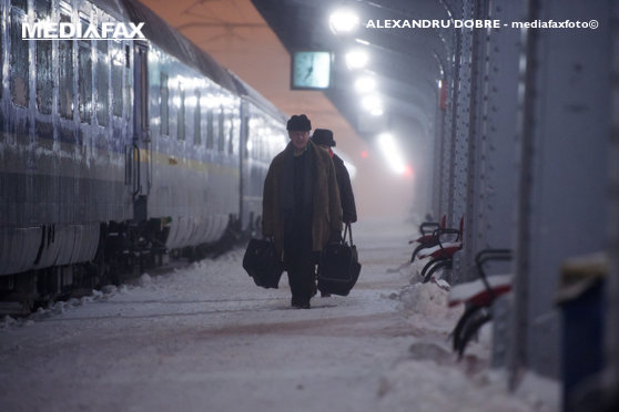 Imaginea articolului TRENURI cu întârzieri de aproape 4 ore, din cauza unei locomotive defecte/ Traficul pe care ferată, în condiţii de iarnă