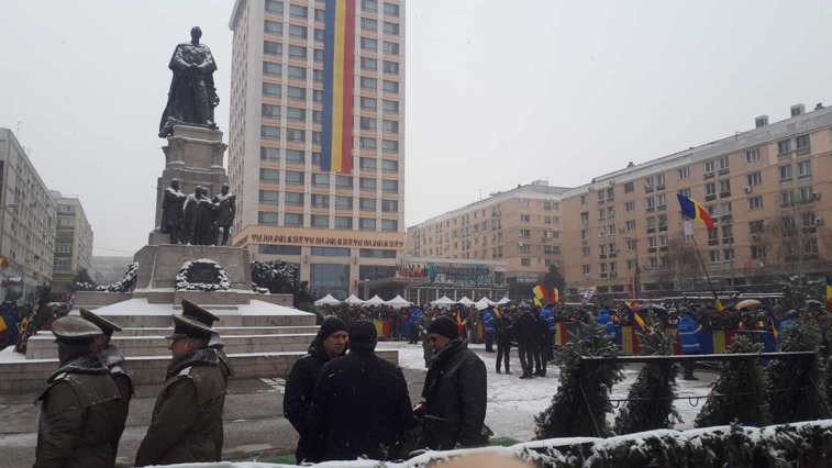 Imaginea articolului Mii de oameni s-au prins în Hora Unirii în marile oraşe din Transilvania şi Moldova | GALERIE FOTO, VIDEO