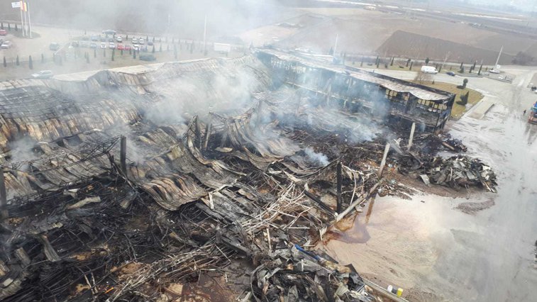Imaginea articolului VIDEO - Incendiul care a distrus în totalitate Fabrica Solina, nestins de 48 de ore