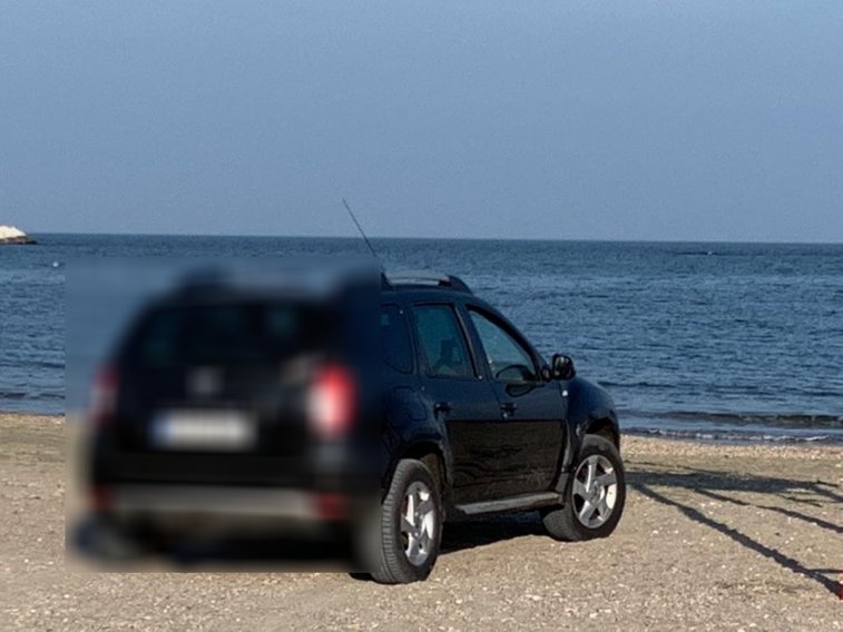 Imaginea articolului FOTO Amendă exorbitantă pentru o şoferiţă care şi-a permis „luxul” să intre cu maşina pe o plajă din Constanţa, în plină iarnă 