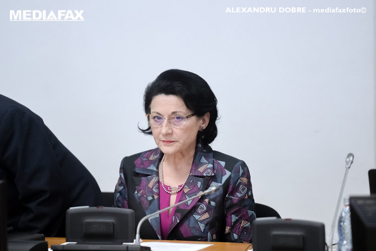 Imaginea articolului Ecaterina Andronescu, după ce a fost majorat bugetul Ministerului Educaţiei: Şcolile trebuie să aibă cantină/ Există varianta ca primul semestru să se încheie înainte de sărbătorile de iarnă