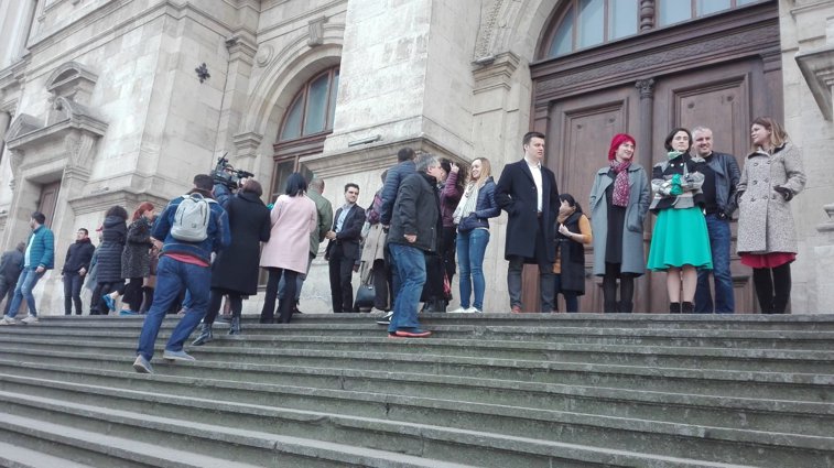 Imaginea articolului PROTESTE noi faţă de OUG pe legile justiţiei la Cluj, Constanţa şi Bucureşti: Sute de magistraţi şi-au exprimat nemulţumirile | FOTO, VIDEO
