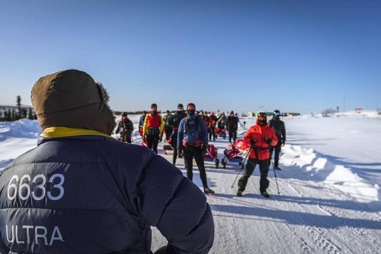 Imaginea articolului Bibliotecarul Avram Iancu a luat startul la ultramaratonul „6633 Arctic Ultra”: „Plecăm mai încet şi mai chibzuit”