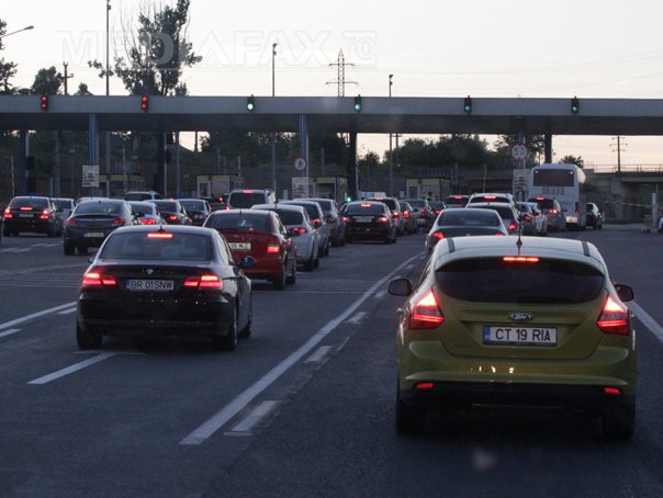 Imaginea articolului Aglomeraţie pe A1 Bucureşti - Piteşti. Coloană de maşini pe o distanţă de trei kilometri în zona podului peste râul Argeş/ Rute ocolitoare