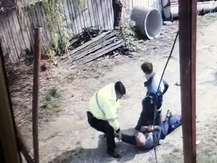 Imaginea articolului Anchetă la Vaslui, după ce un bărbat care s-a opus reţinerii acuză că a fost BĂTUT de poliţişti | VIDEO