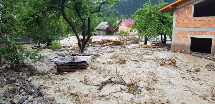 Imaginea articolului UPDATE: Maramureş şi Bistriţa-Năsăud au ieşit de sub alerta COD ROŞU de inundaţii / Zeci de oameni au fost evacuaţi