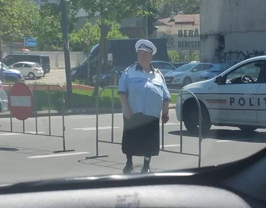 Imaginea articolului Ministerul de Interne explică fotografia cu „doamna Geta”, o poliţistă devenită ţinta ironiilor pe Internet din cauza greutăţii